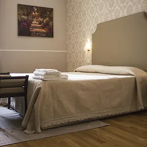 https://hotel-navy.it-tuscanyhotel.com